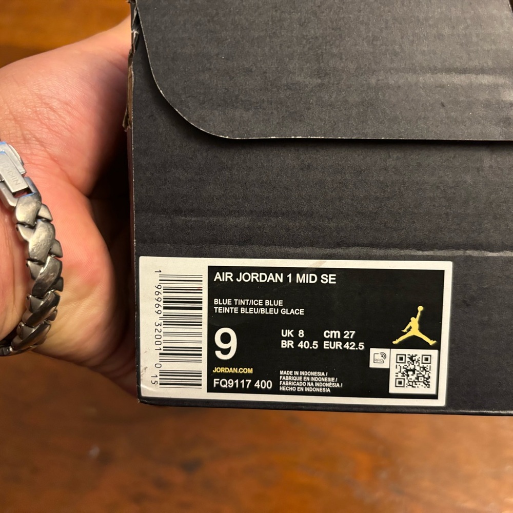 Air Jordan 1 Mid - Size 9 - Picture 6 of 6